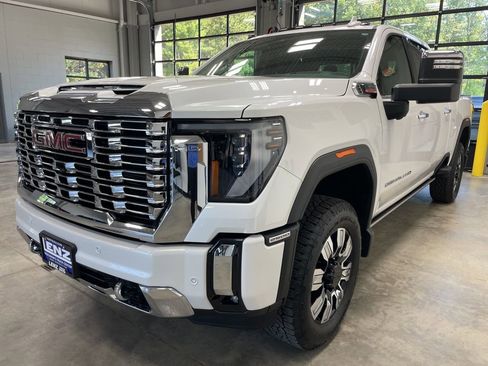 Used 2025 GMC Sierra 2500 Denali w/ Denali Reserve Package AWD/4WD image 4