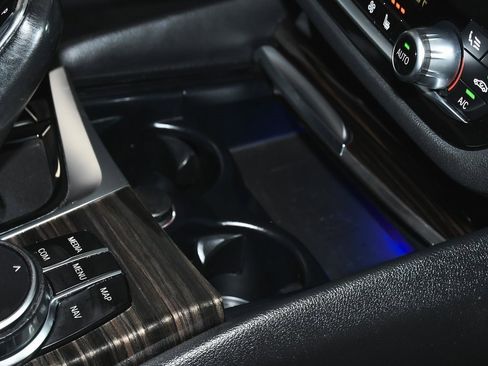 Used 2023 BMW 530i xDrive w/ Premium Package image 77