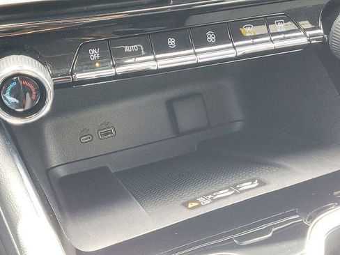 Used 2025 Chevrolet Traverse High Country w/ LPO, Floor Liner Package AWD/4WD image 20