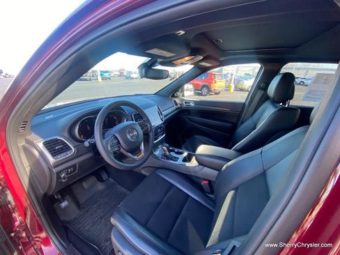 Used 2019 Jeep Grand Cherokee Altitude image 23