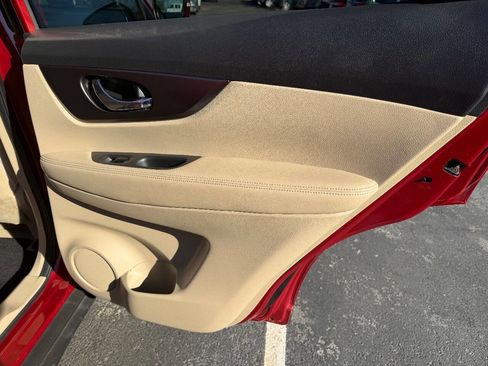 Used 2015 Nissan Rogue SV w/ SV Premium Package image 16