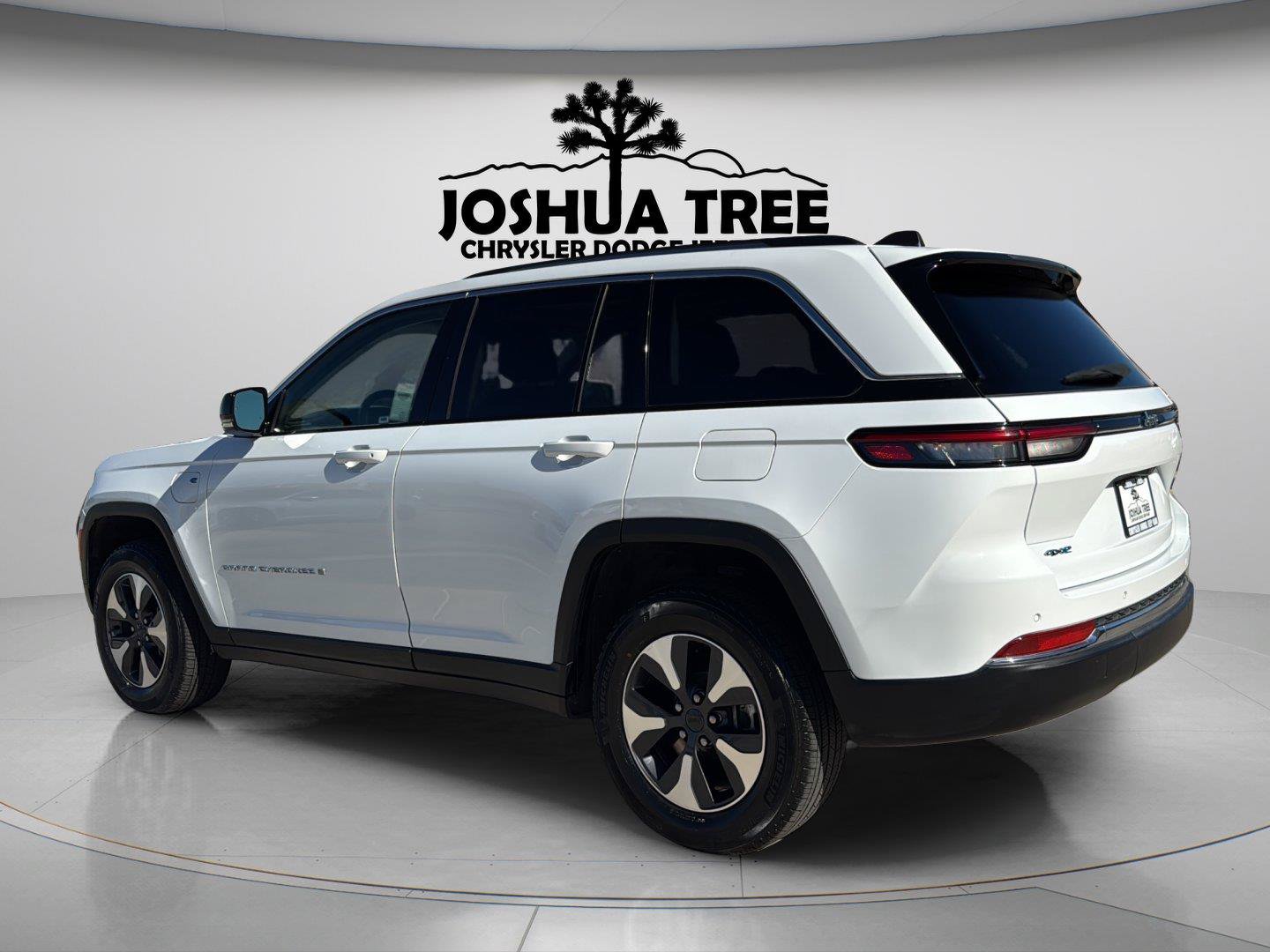 Used 2023 Jeep Grand Cherokee 4WD 4xe image 5