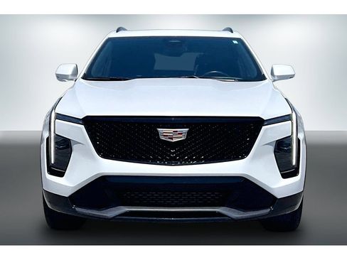 Used 2025 Cadillac XT4 Sport AWD/4WD image 2