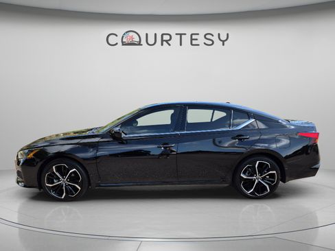 Certified 2025 Nissan Altima 2.5 SR FWD image 2