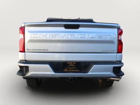 Used 2019 Chevrolet Silverado 1500 Custom w/ Custom Value Package image 4