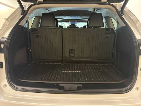 Used 2023 Toyota Highlander XLE AWD/4WD image 31