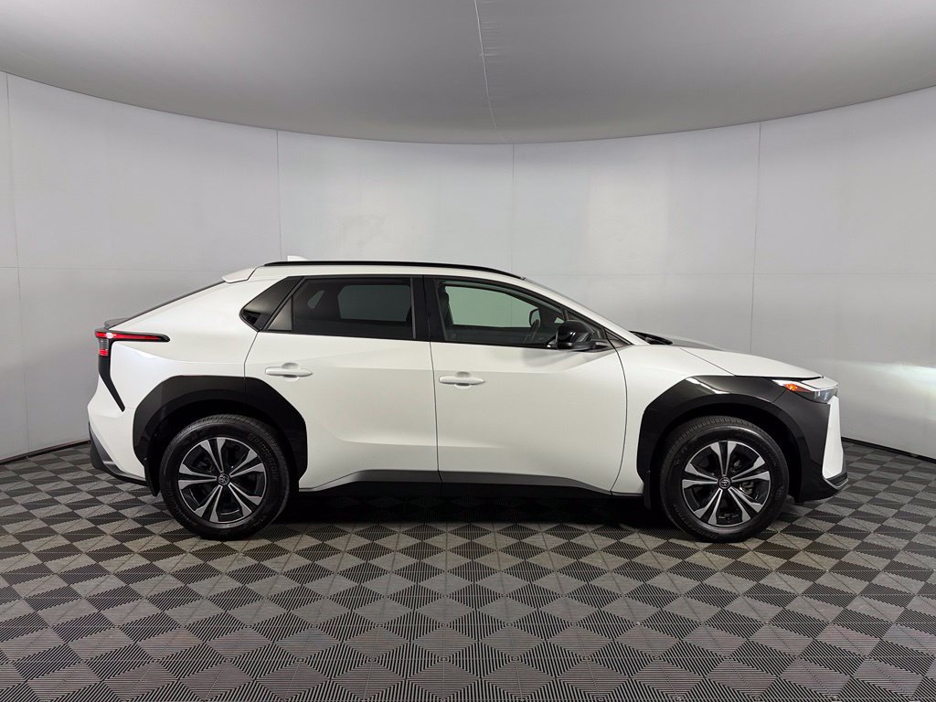 Used 2025 Toyota bZ4X AWD w/ Weather Package image 6