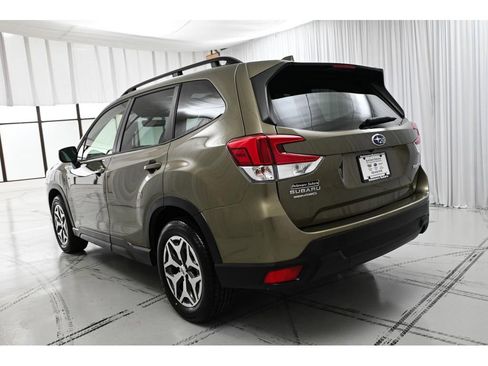 Used 2023 Subaru Forester Premium AWD/4WD image 5