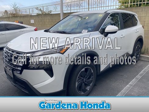 Used 2024 Nissan Rogue SV image 1