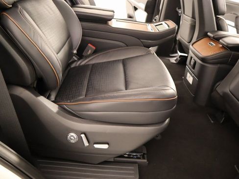 New 2025 Lincoln Navigator Black Label AWD/4WD image 15
