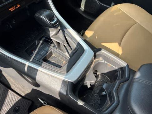 Used 2019 Toyota RAV4 XLE Premium FWD image 18