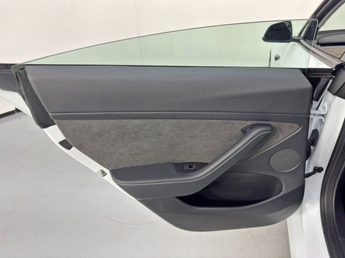 Used 2022 Tesla Model 3 image 41