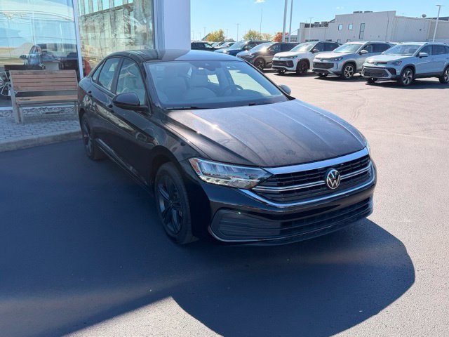 Certified 2024 Volkswagen Jetta SE w/ Panoramic Sunroof Package FWD image 16