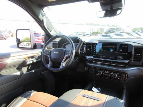 Certified 2024 Chevrolet Silverado 2500 High Country w/ High Country Premium Package AWD/4WD image 28