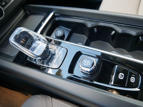 New 2026 Volvo XC60 B5 Plus w/ Protection Package Premier image 9