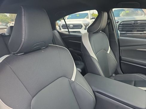 Used 2025 Toyota Camry SE w/ Convenience Package FWD image 10
