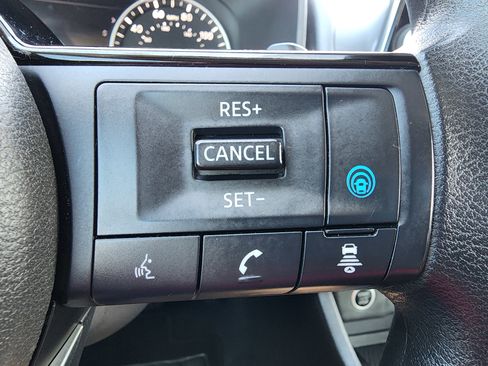 Used 2022 Nissan Rogue SV image 19