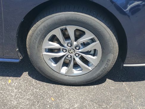 Certified 2021 Toyota Sienna XLE FWD image 7
