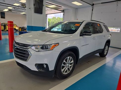 Used 2020 Chevrolet Traverse LT w/ LPO, Blackout Package AWD/4WD image 5