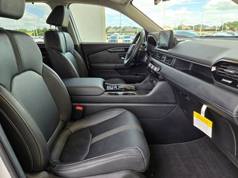 Used 2025 Honda Pilot Touring image 26