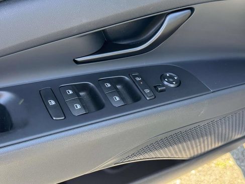 Used 2025 Hyundai Elantra SEL FWD image 14