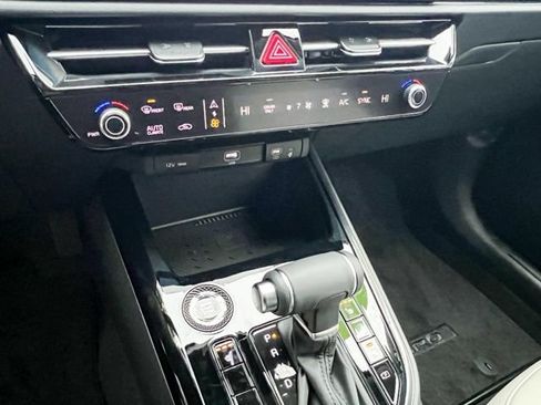 Used 2025 Kia Niro EX image 21