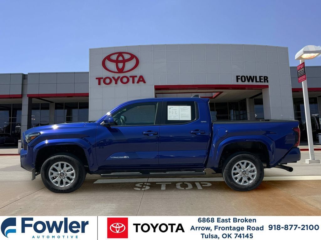Certified 2025 Toyota Tacoma SR5 w/ SR5 Upgrade Package AWD/4WD image 2