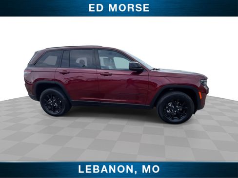 Used 2025 Jeep Grand Cherokee Altitude AWD/4WD image 9