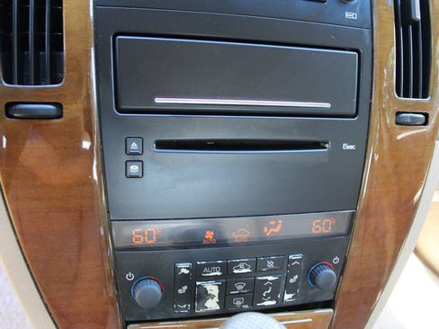 Used 2005 Cadillac STS w/ Preferred Equipment Group RWD image 24