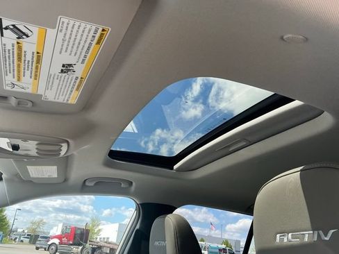 New 2026 Chevrolet Trax ACTIV w/ Sunroof Package FWD image 31