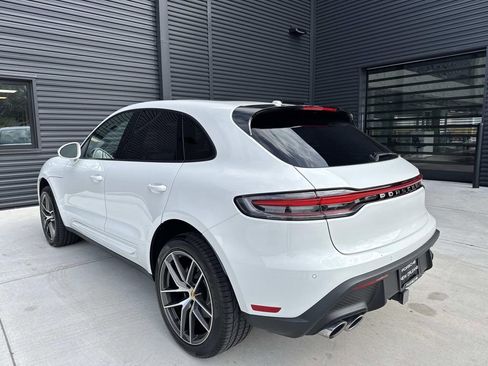 Certified 2025 Porsche Macan image 3