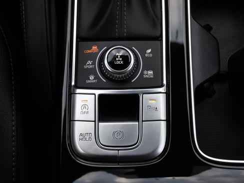 Used 2024 Kia Telluride EX w/ EX Captain's Chair Package image 36