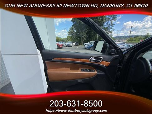 Used 2012 Jeep Grand Cherokee Overland AWD/4WD image 10