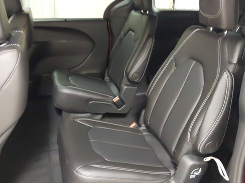New 2026 Chrysler Pacifica Select image 38