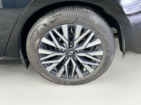 Used 2025 Nissan Altima 2.5 SV image 11