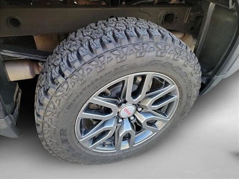 Used 2022 GMC Sierra 1500 AT4 w/ AT4 Premium Package AWD/4WD image 12