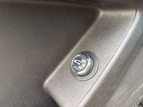 Used 2019 Chevrolet Traverse LT image 13