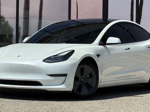 Used 2023 Tesla Model 3 Standard Range RWD image 2