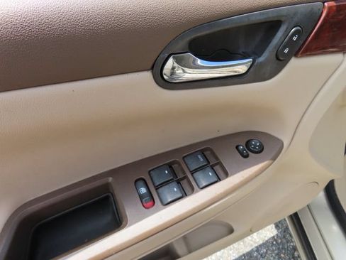 Used 2008 Chevrolet Impala LT FWD image 14