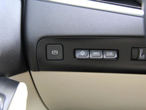 Used 2023 Buick Enclave Avenir w/ Avenir Technology Package FWD image 14