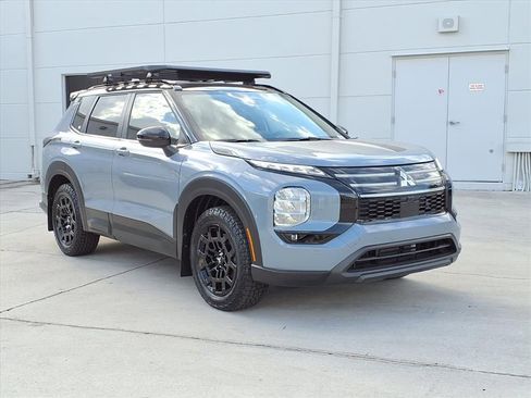 Used 2025 Mitsubishi Outlander AWD image 5