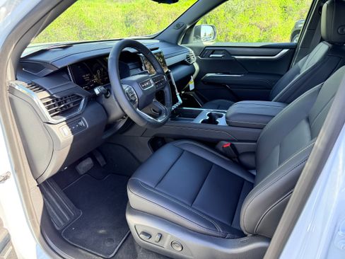 Used 2026 GMC Acadia Elevation w/ Elevation Premium Package AWD/4WD image 11