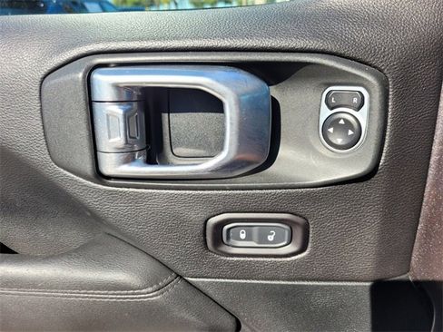 Used 2020 Jeep Wrangler Unlimited Sahara image 21