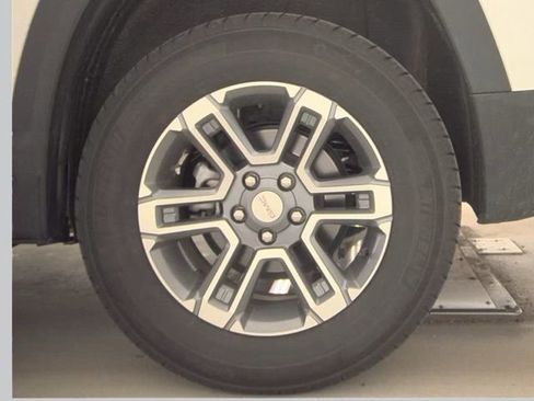 Used 2025 GMC Terrain Elevation image 18