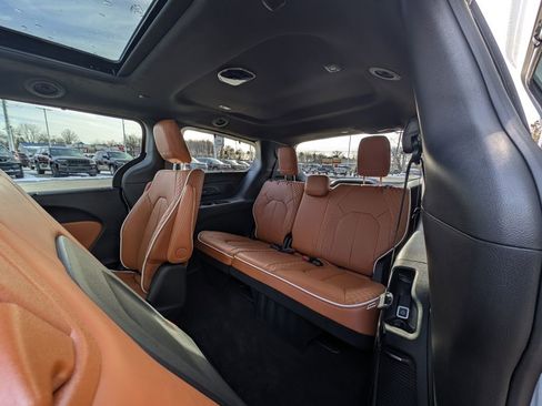 New 2026 Chrysler Pacifica Pinnacle w/ Trailer Tow Group AWD/4WD image 20