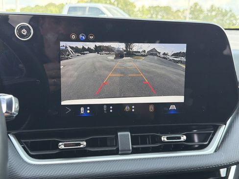 Used 2026 Chevrolet Equinox LT w/ Convenience Package II FWD image 4