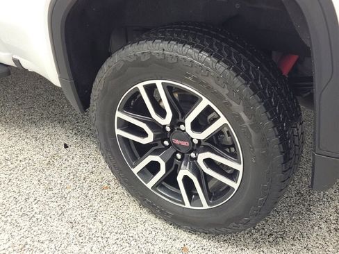 Used 2025 GMC Sierra 1500 AT4 w/ AT4 Premium Package image 17