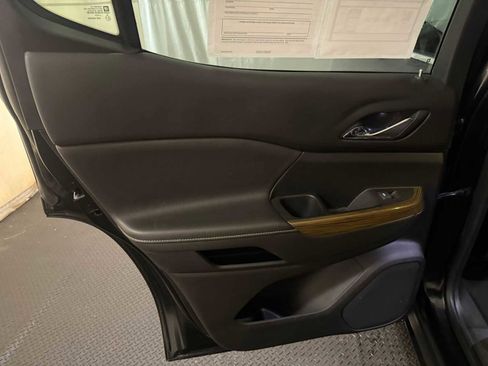 Used 2023 GMC Acadia SLE w/ Driver Convenience Package image 22