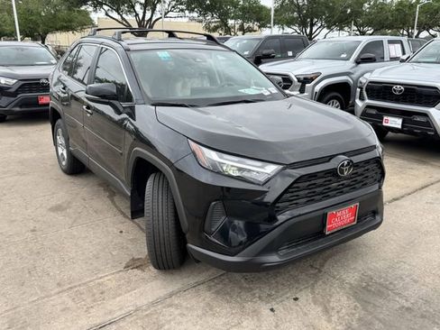 Used 2025 Toyota RAV4 XLE image 3