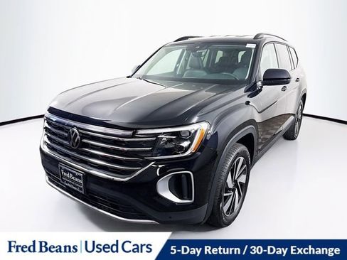 Used 2025 Volkswagen Atlas SE AWD/4WD image 3